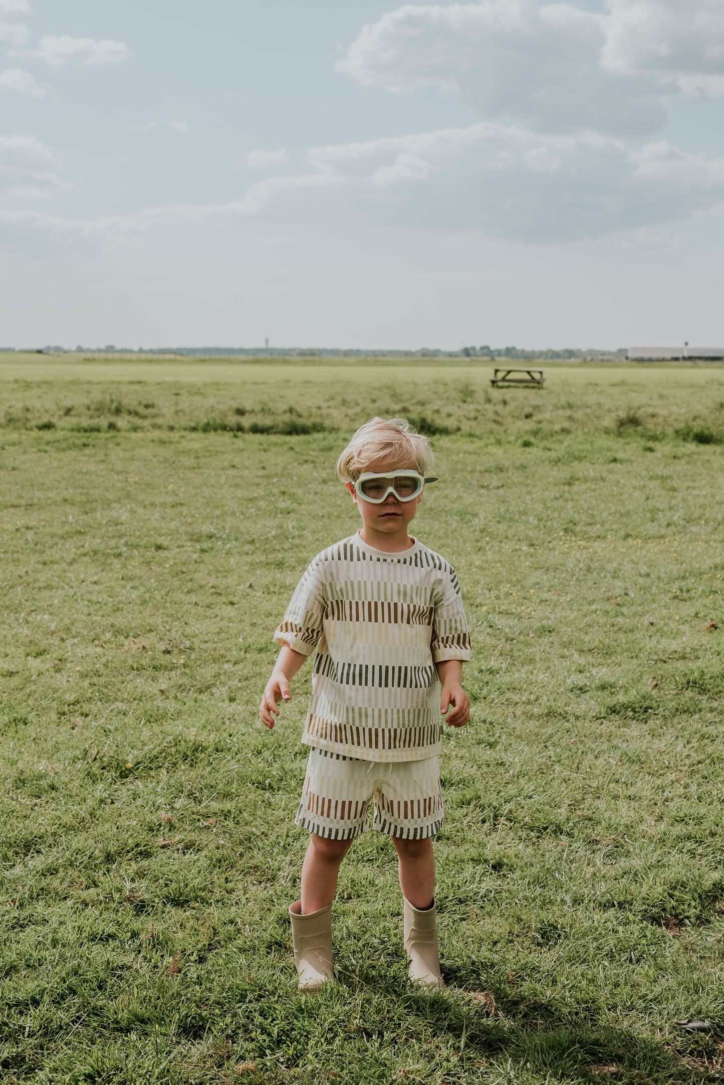 Playera Oversize de Algodón Beige con Recuadros de Color para Niño