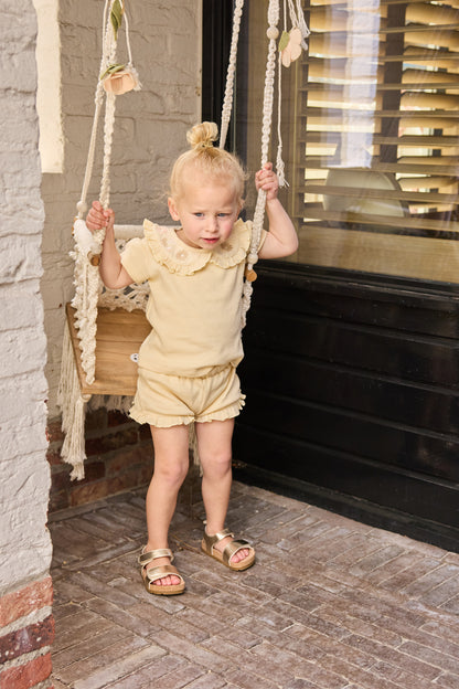 Conjunto Blusa y Short de Algodón Beige con Olán para Niña
