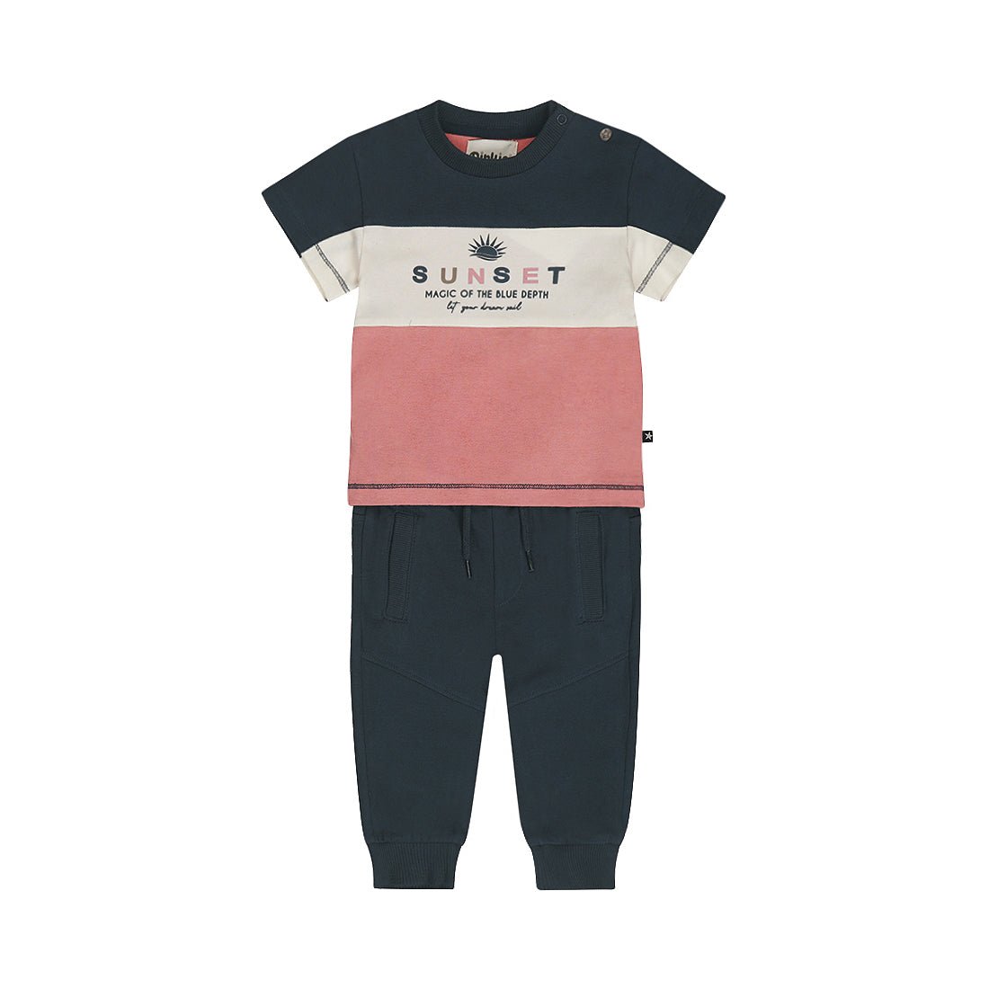Conjunto Playera Sunset y Jogger Cargo de Algodón para Niño - Kool KidsDIRKJEKool KidsN58712-3MConjunto Playera Sunset y Jogger Cargo de Algodón para Niño3 MesesNavy8720815598029
